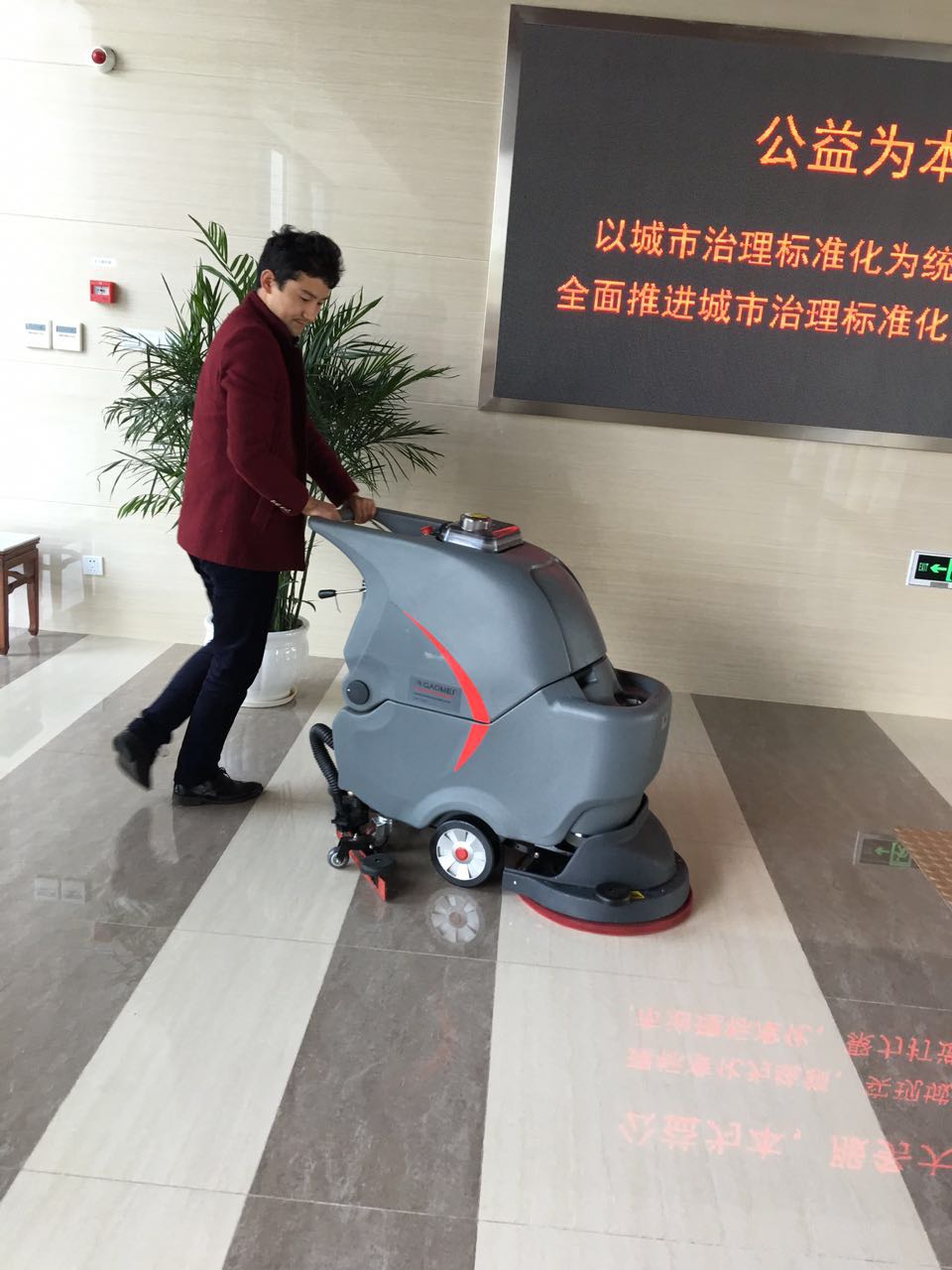 洗地機(jī)不下水的幾個(gè)自查辦法？動(dòng)動(dòng)手，就可輕松解決